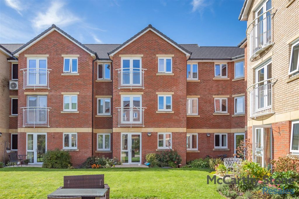 Property photo 2 of 17 8664957-Exterior02.Jpg