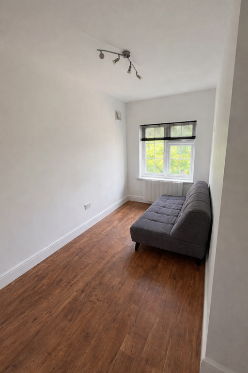 Property photo 1 of 6 Cover