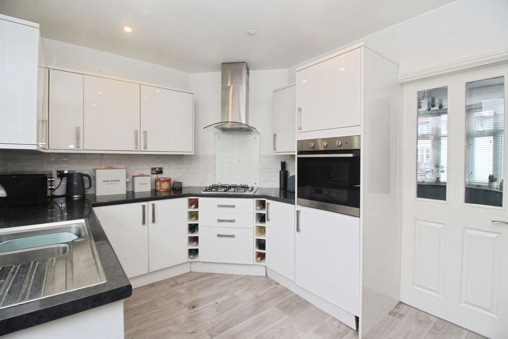 Property photo 3 of 15 Kitchen/Diner