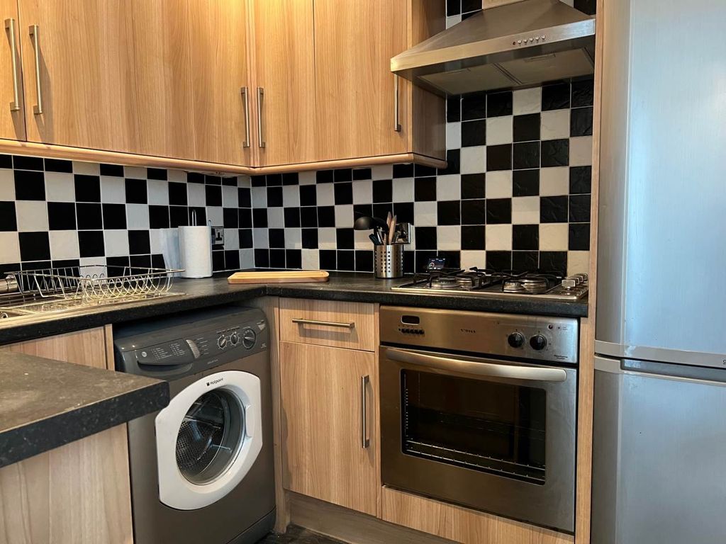 Property photo 3 of 5 Kitchen 01