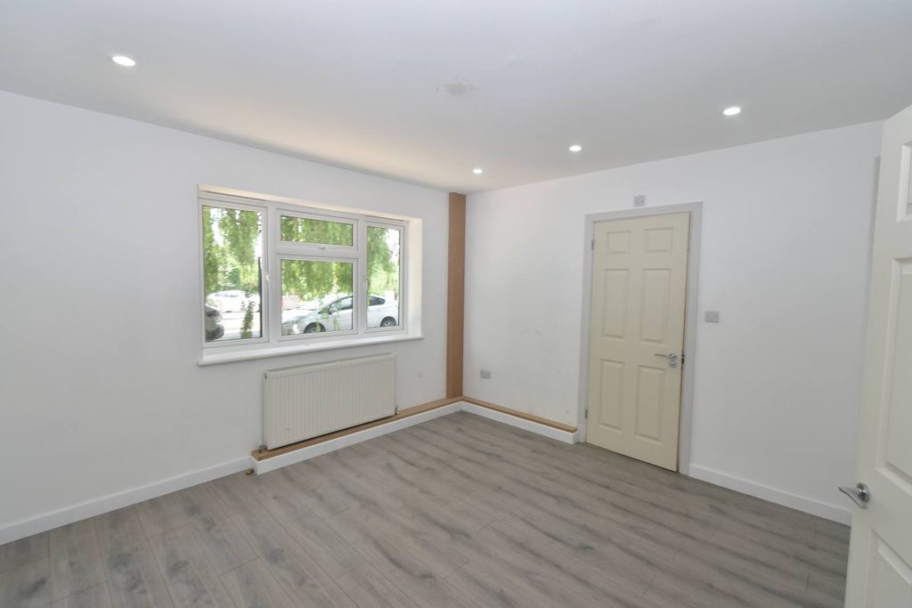 Property photo 3 of 11 Gallery