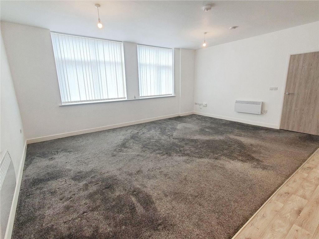 Property photo 3 of 7 Living Room