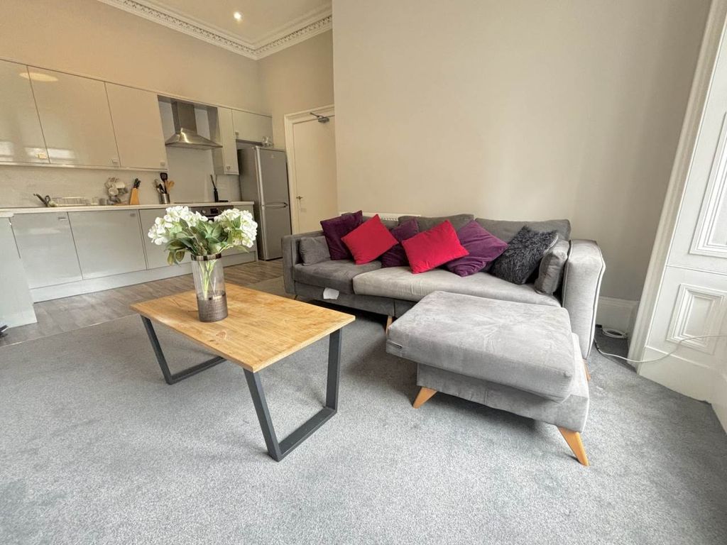 Property photo 1 of 10 Lounge