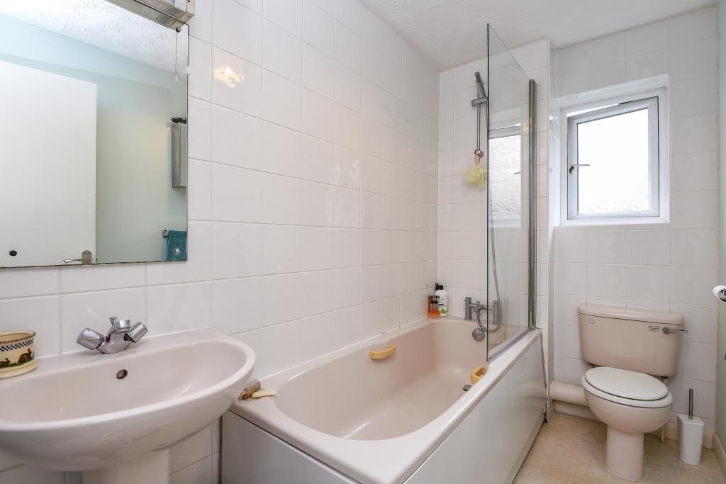 Property photo 2 of 10 Bathroom