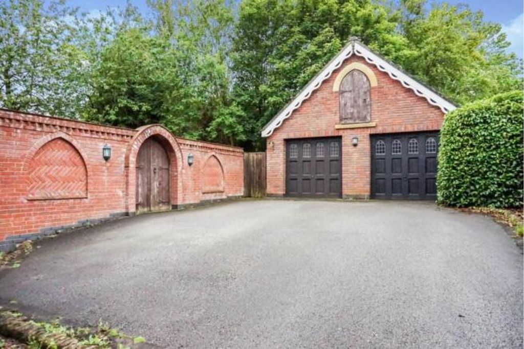 Property photo 2 of 22