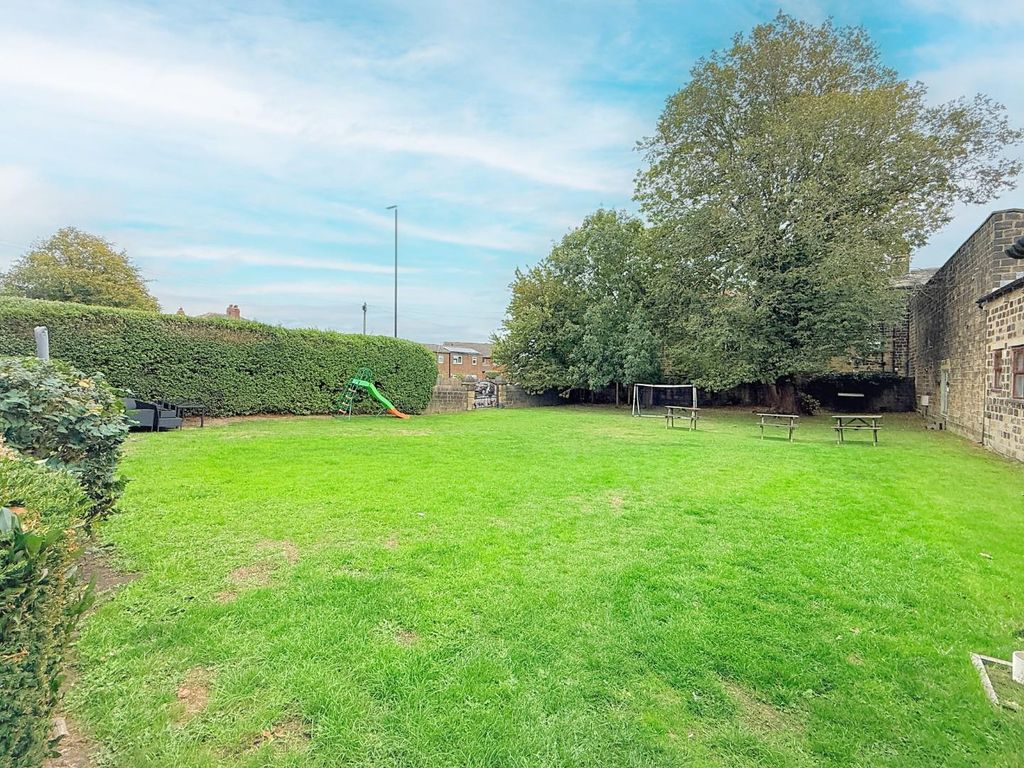Property photo 2 of 20 Communal Gardens