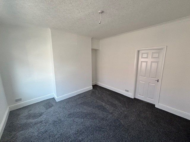 Property photo 3 of 7 Living Room