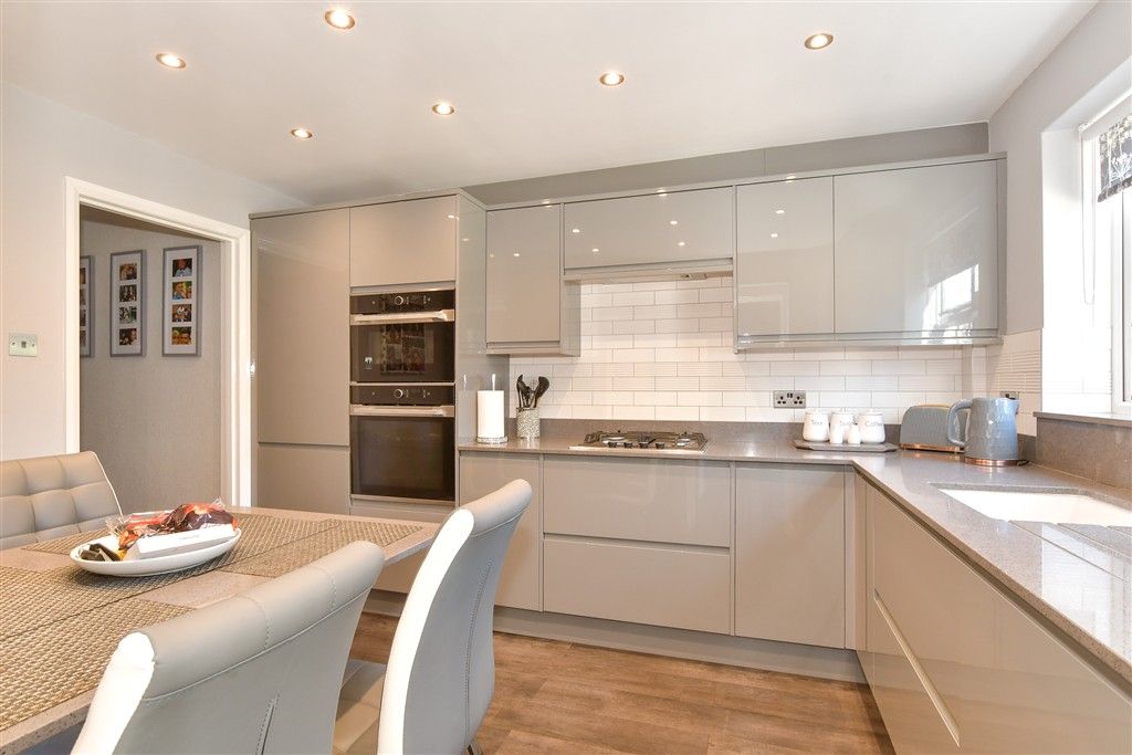 Property photo 2 of 12 Kitchen