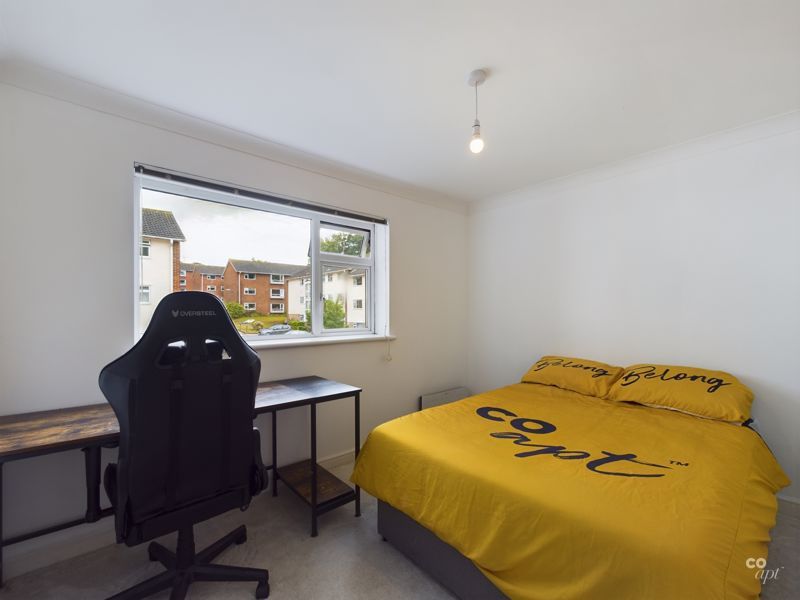 Property photo 3 of 6 Bed