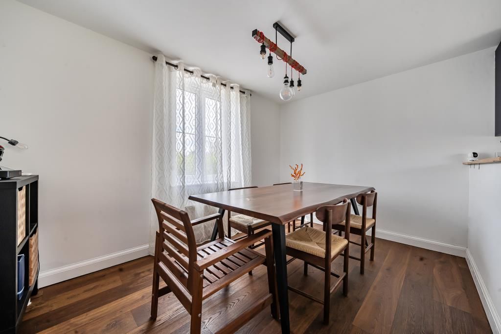 Property photo 3 of 16 Dining Area