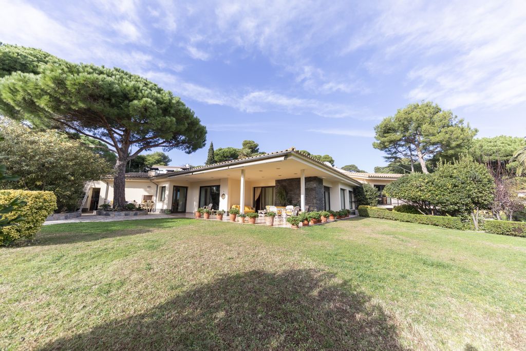 Property photo 2 of 35