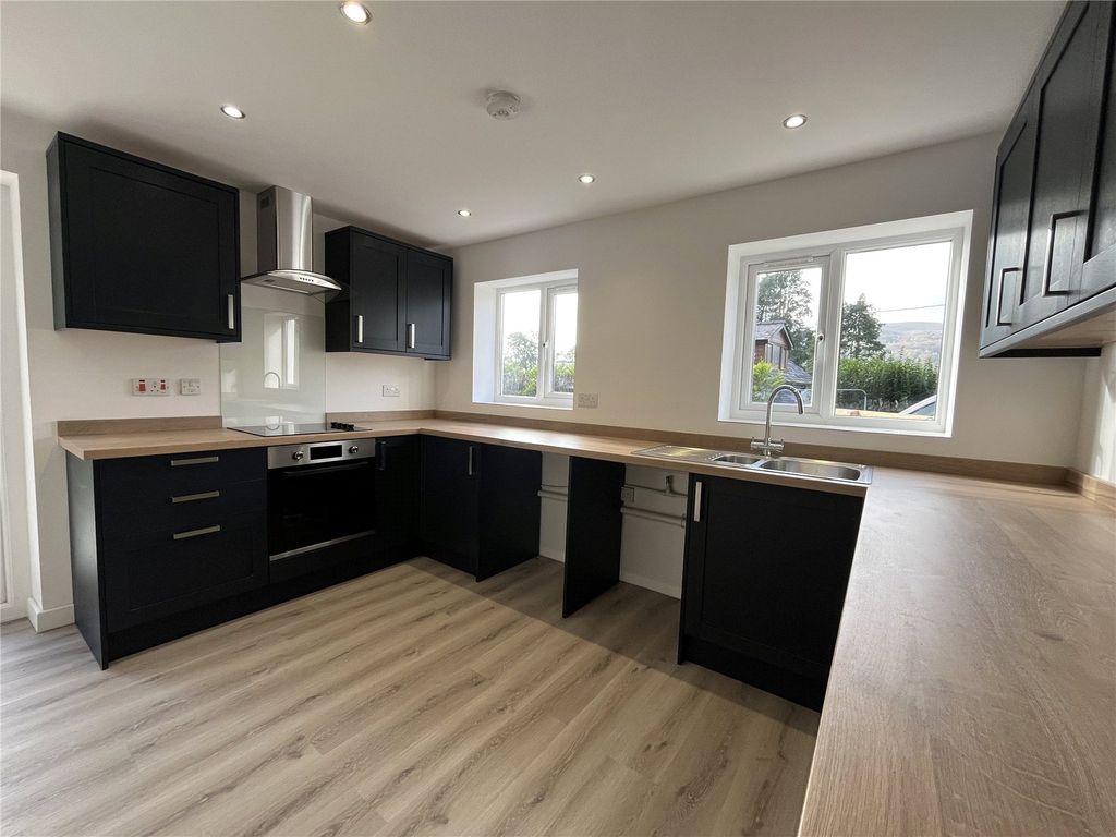 Property photo 2 of 28 Picture No. 58