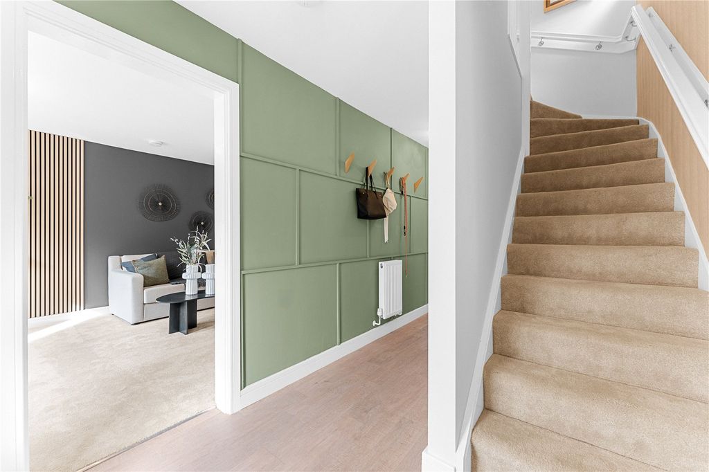 Property photo 3 of 23 Entrance Hallway