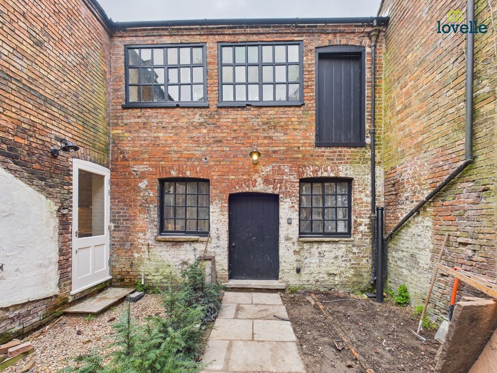 Property photo 1 of 8