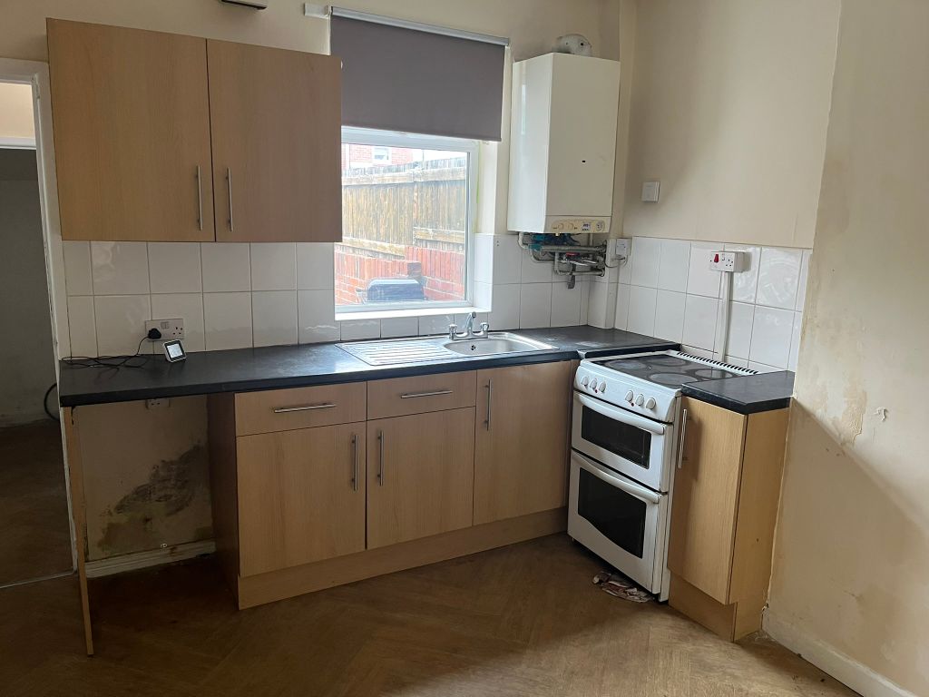 Property photo 3 of 8 Kitchen