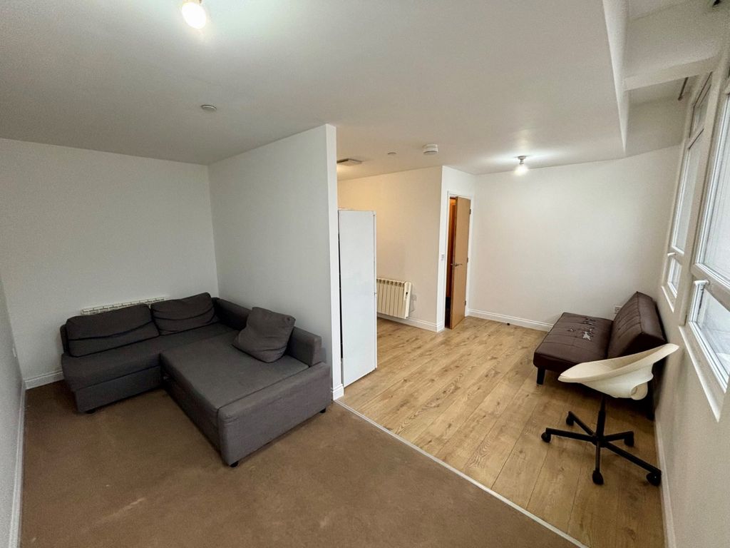 Property photo 2 of 5 Picture No. 12