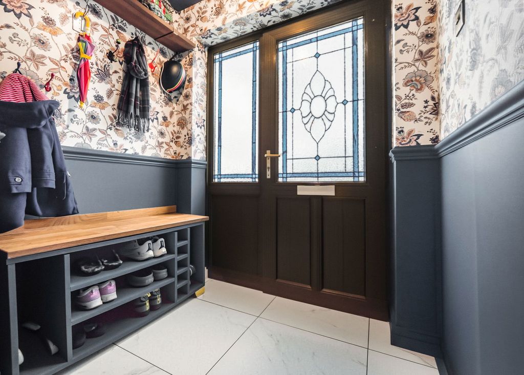 Property photo 3 of 46