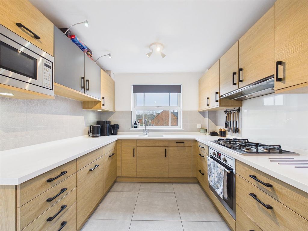 Property photo 3 of 17 Cam02435G0-Pr0175-Still009.Jpg