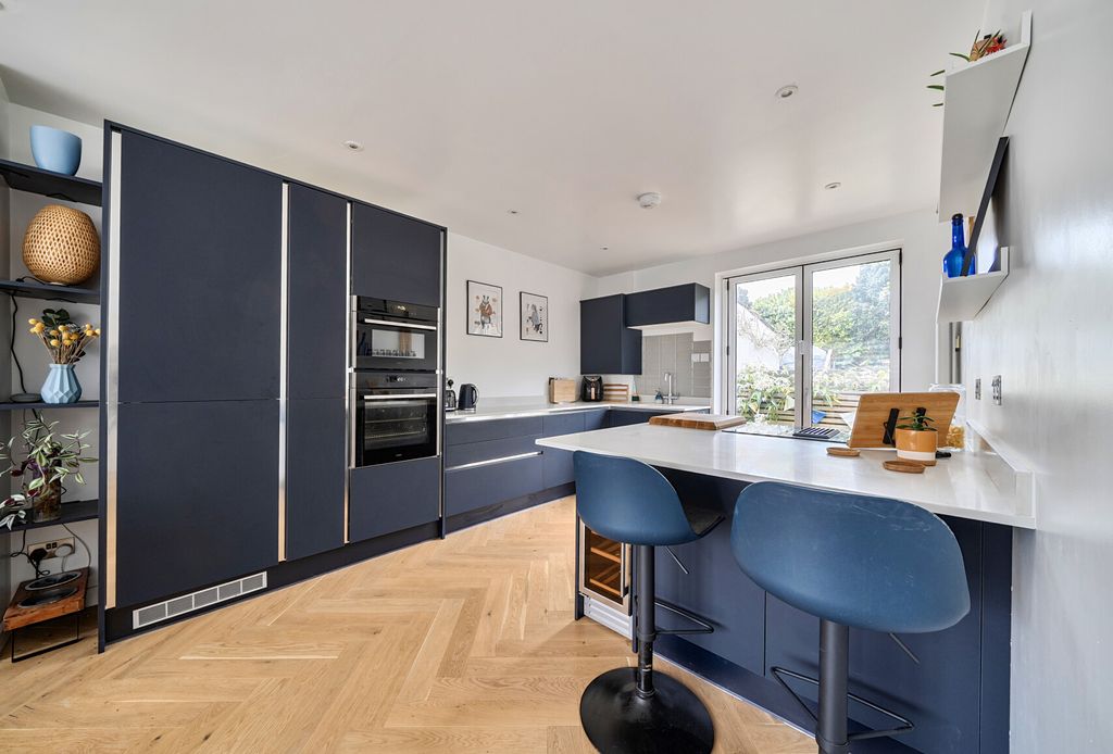 Property photo 3 of 27 1432404-18-69c27c...