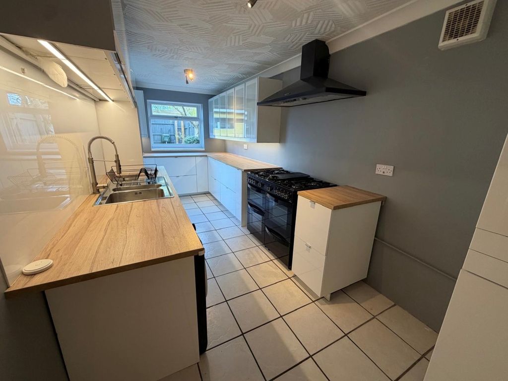 Property photo 2 of 12 Kitchen