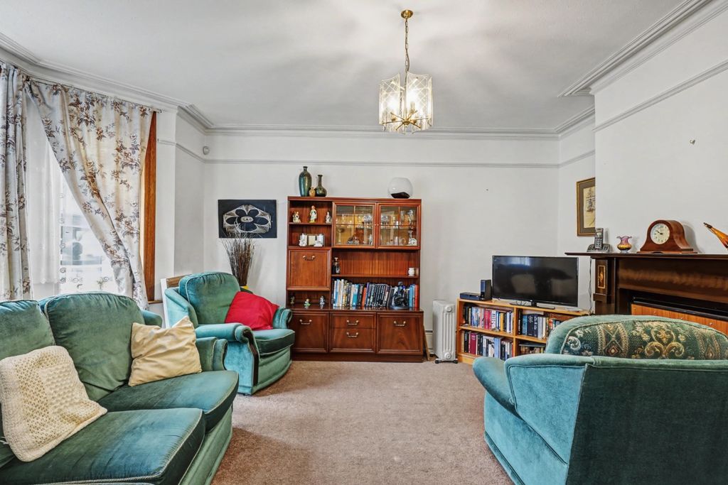 Property photo 2 of 16 4824095