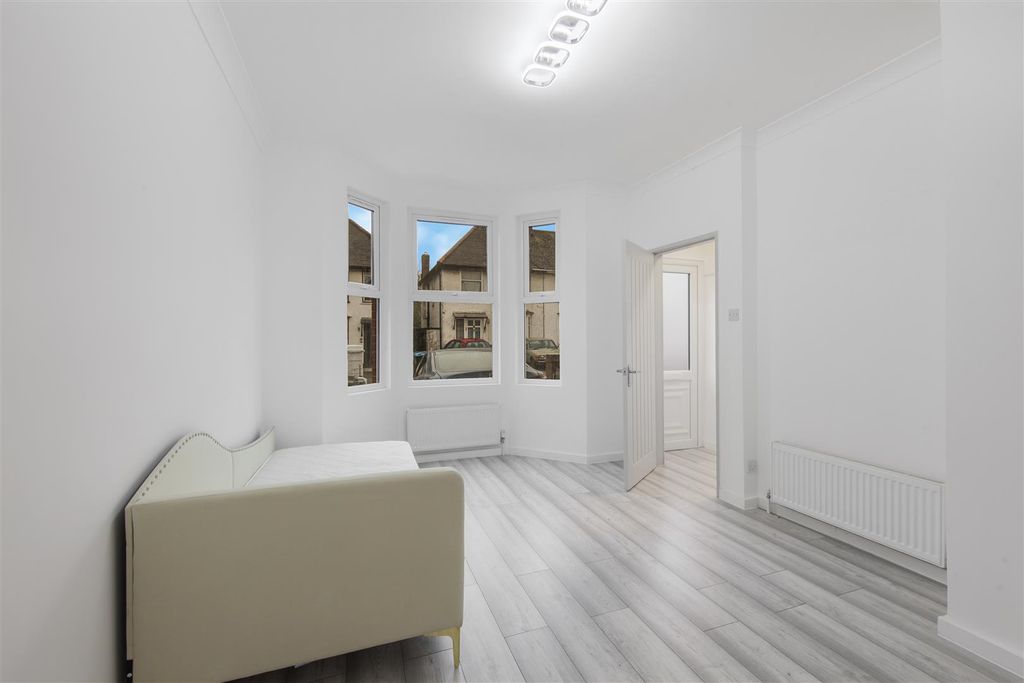 Property photo 3 of 15 30 Pembroke Road - 3Esbjolm75Rrjil7Wigg.Jpg