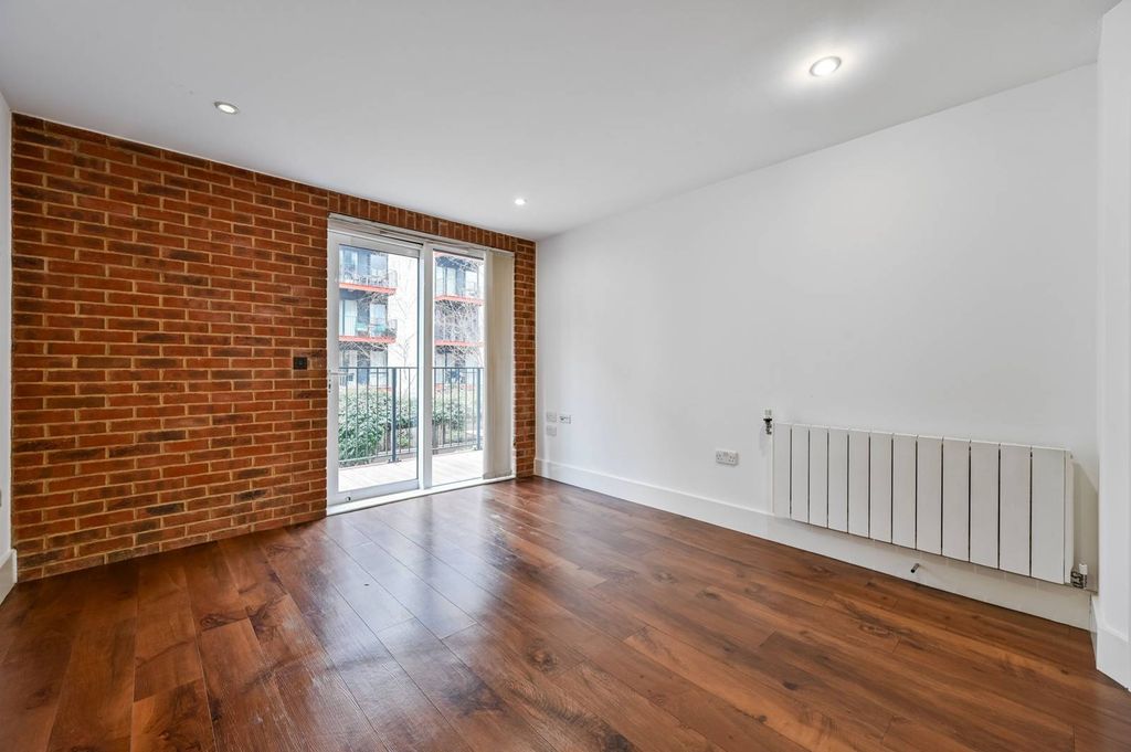Property photo 2 of 7