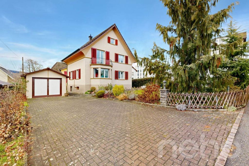 Property photo 2 of 11