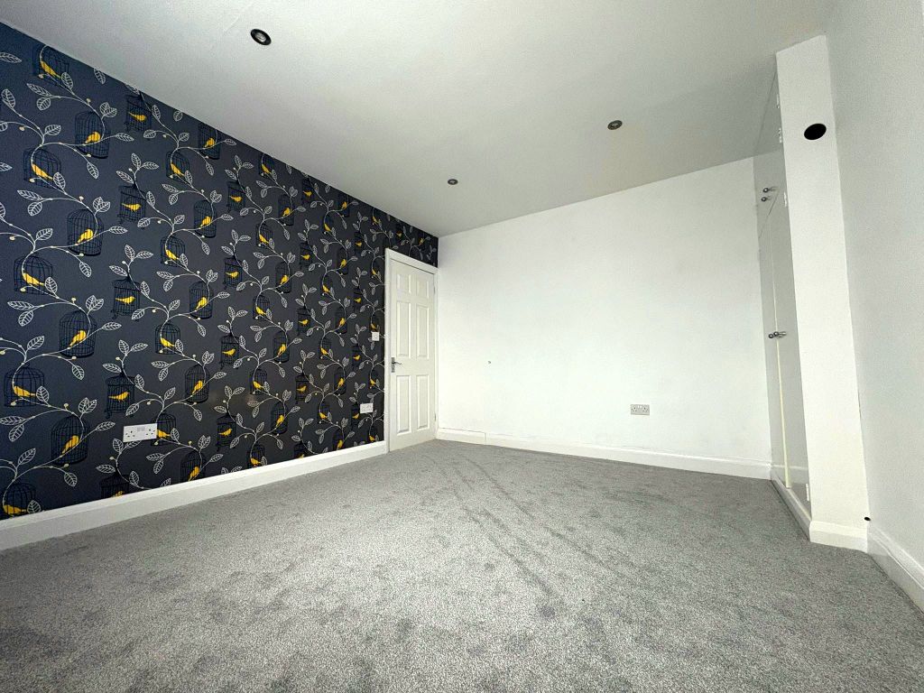 Property photo 3 of 8 6