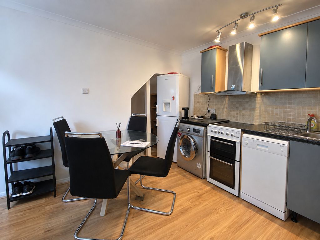 Property photo 2 of 6 Kitchen