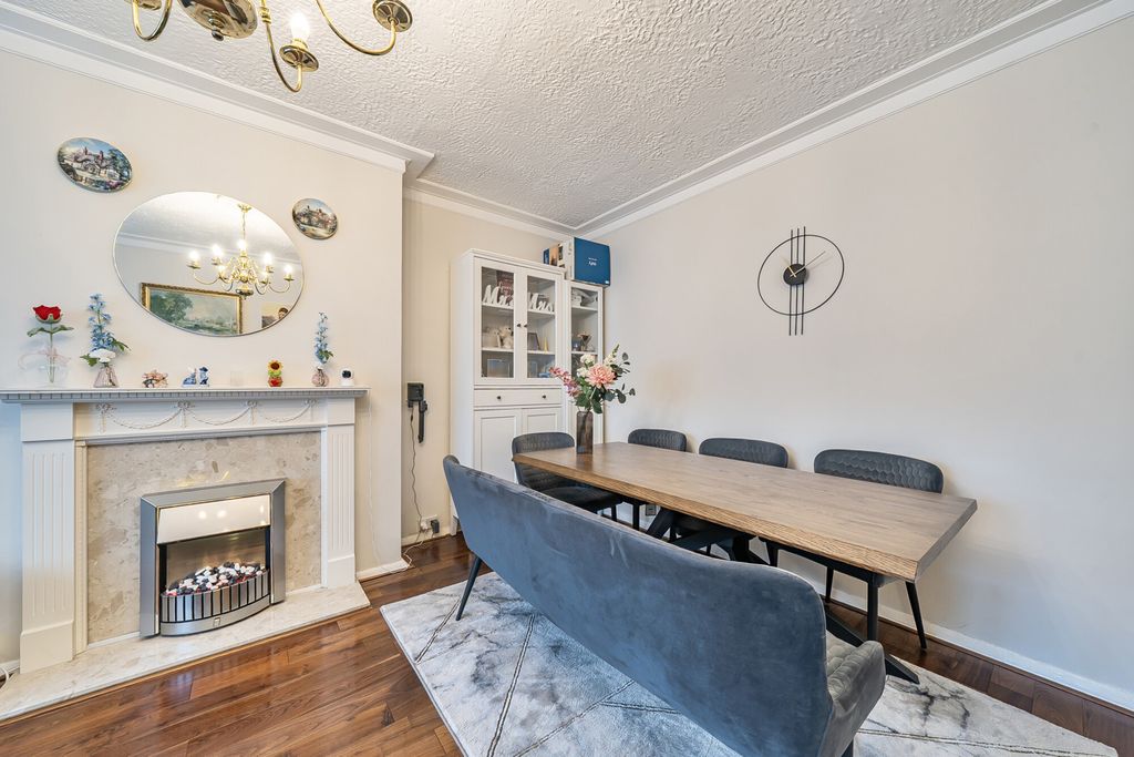 Property photo 3 of 20 1401813-10-697360...