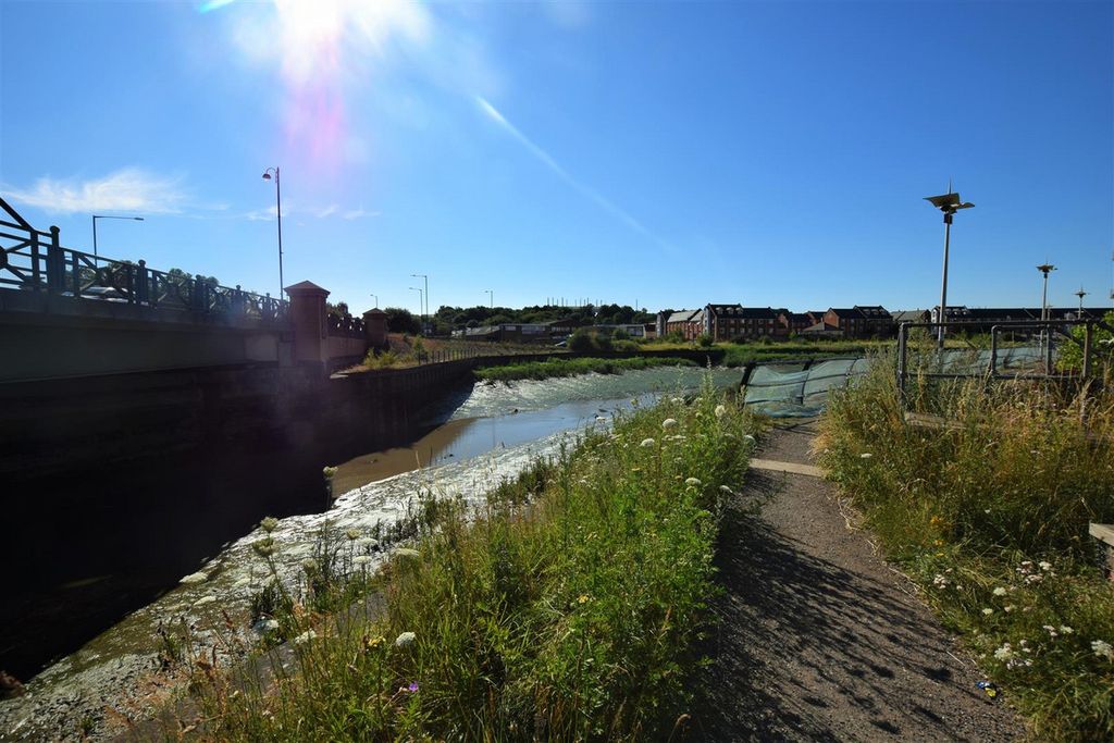 Property photo 2 of 11