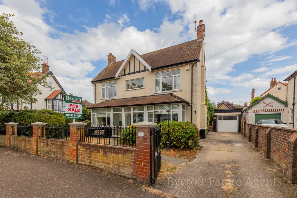 4 bed detached house for saleAlexandra Avenue, Great Yarmouth NR30