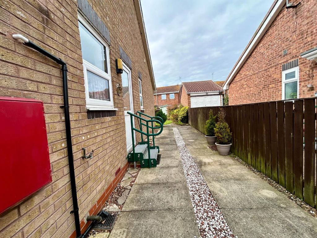 Property photo 2 of 18 Front Exterior