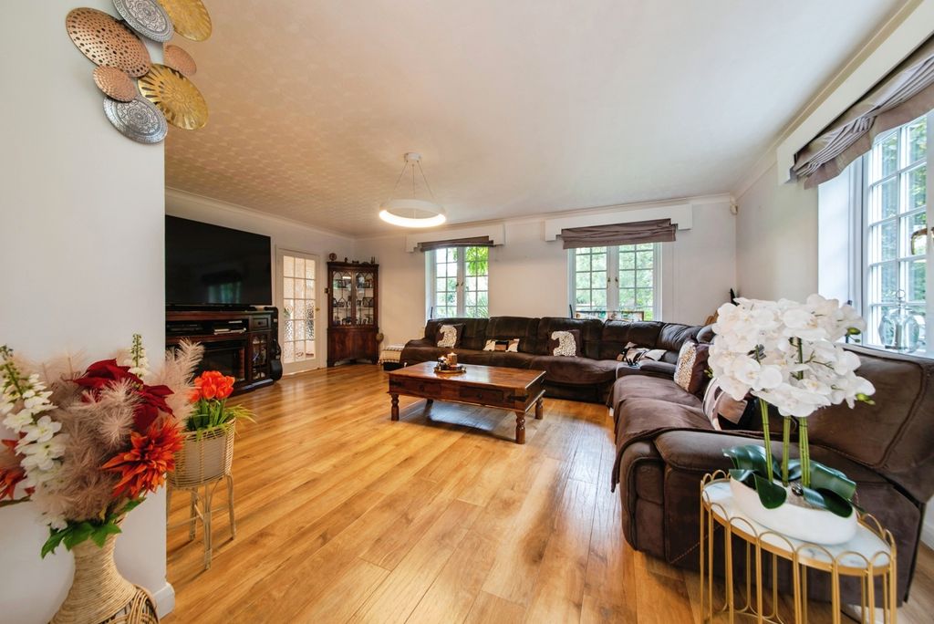 Property photo 3 of 24 Pbox-Img.Jpg