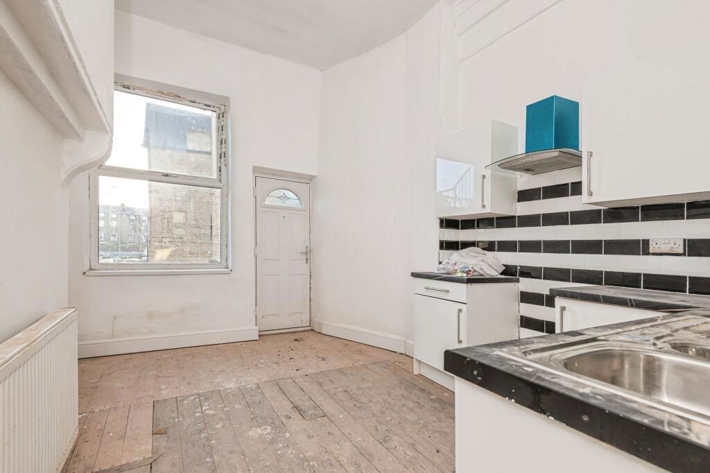 Property photo 3 of 27