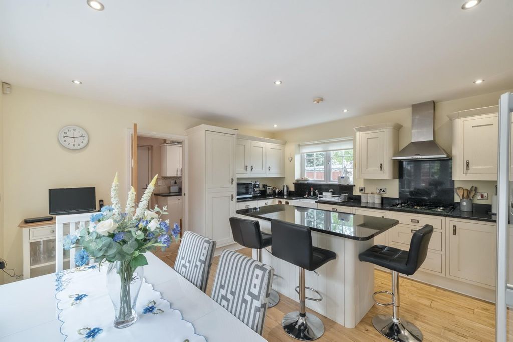 Property photo 3 of 16 4-681c81Ecdbf39-1287072-Arw-4-1.Jpg