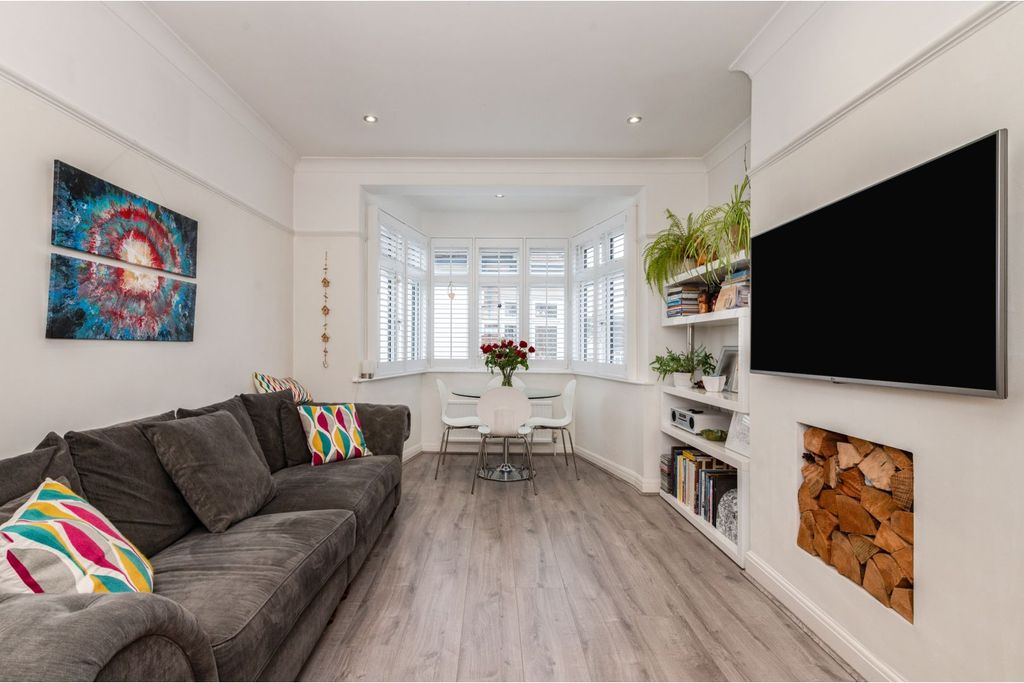 Property photo 3 of 16