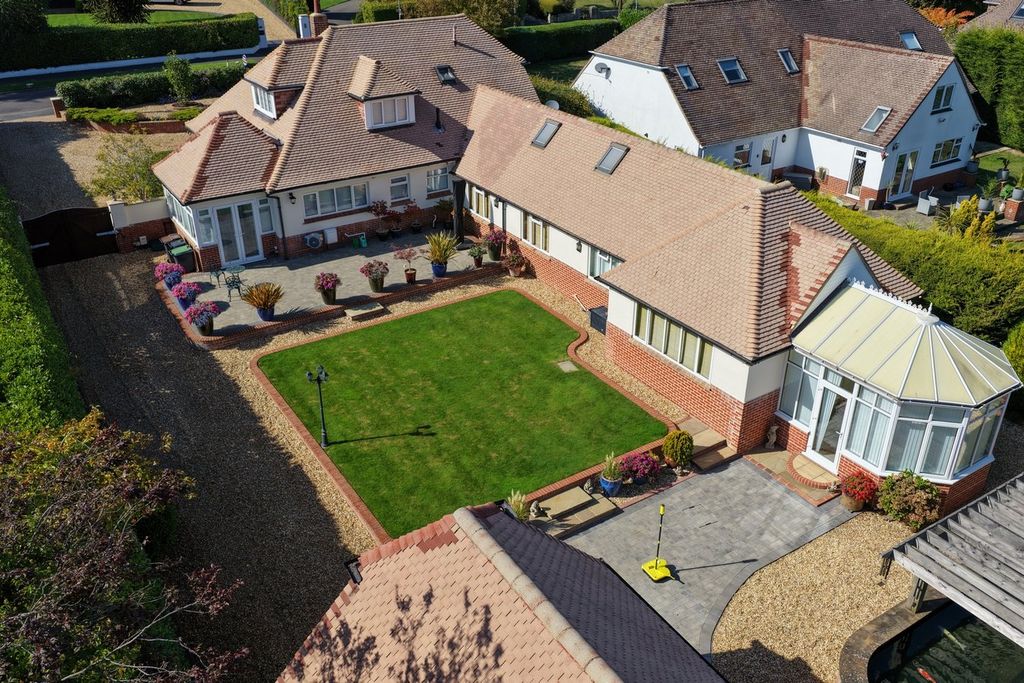 Property photo 2 of 31