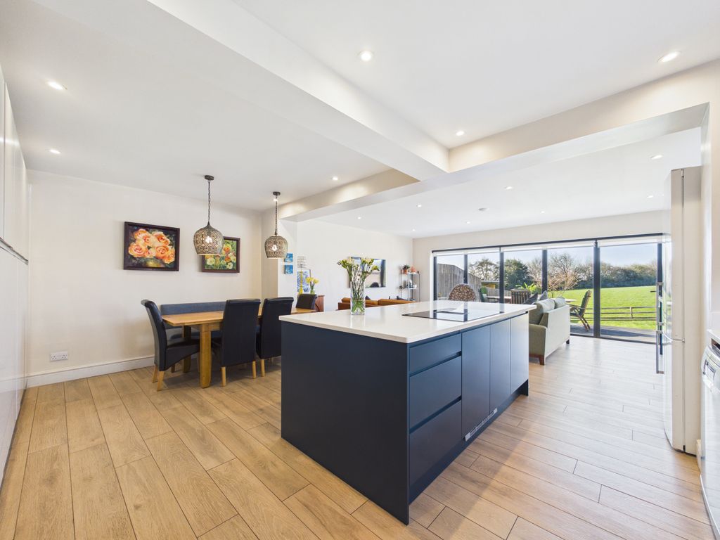 Property photo 2 of 15 Cam01354G0-Pr0690-Still012