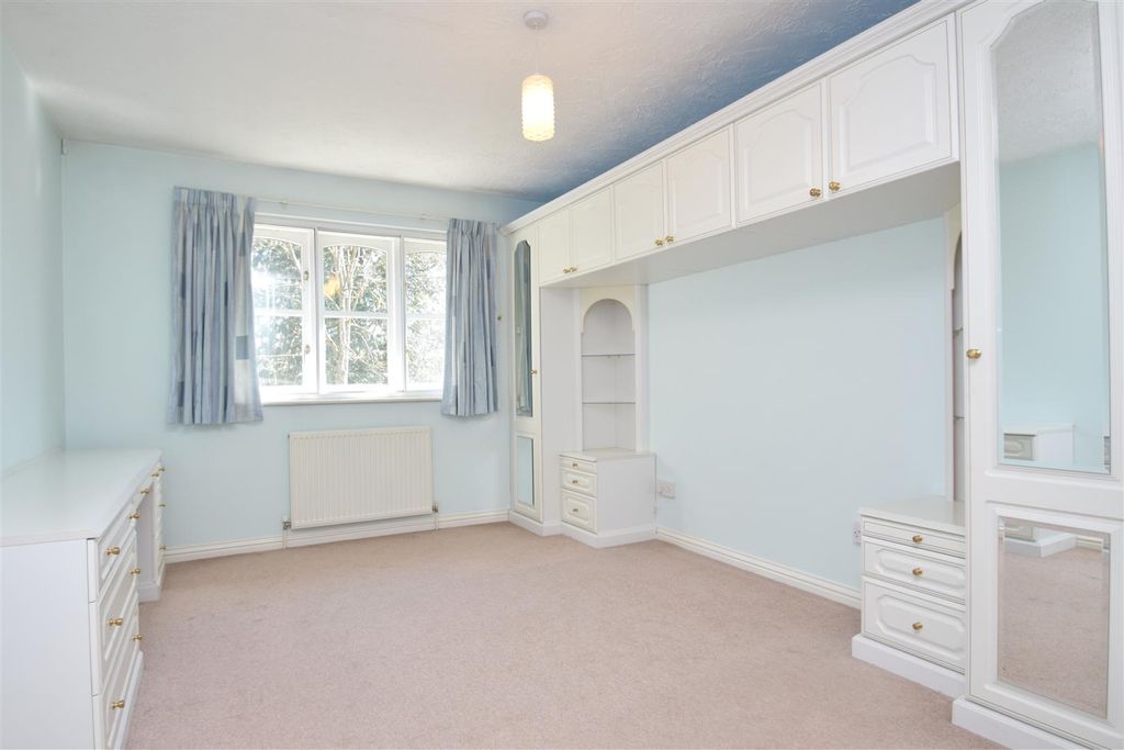 Property photo 3 of 9 Bedroom