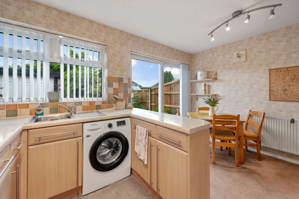 Property photo 2 of 32