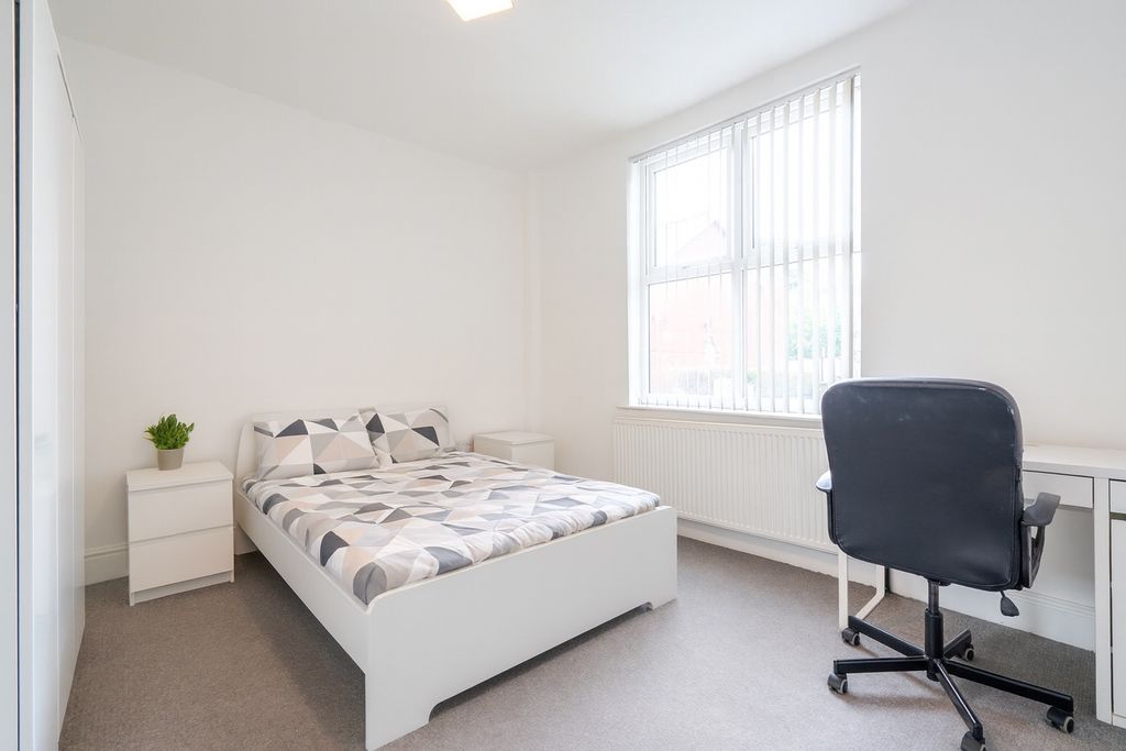 Property photo 3 of 7 Bright And Well-Maintained Bedroom Featuring A Dou...