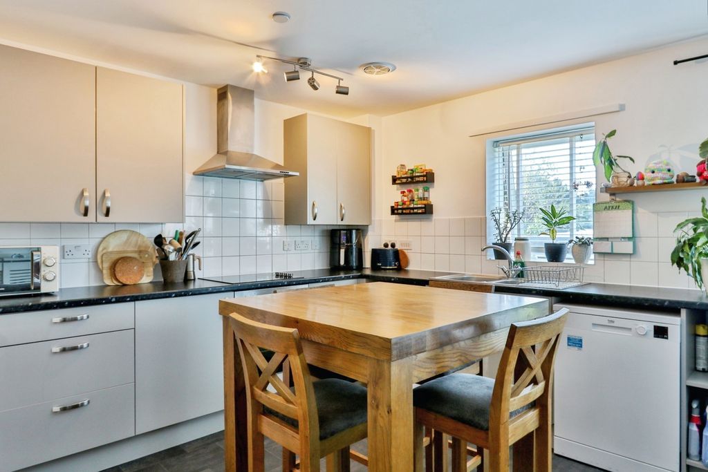 Property photo 3 of 13 Kitchen