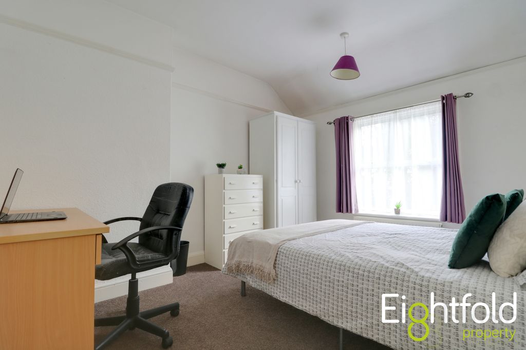 Property photo 1 of 11 Image