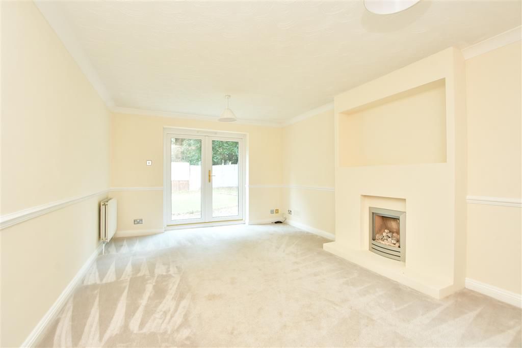 Property photo 3 of 11 Lounge