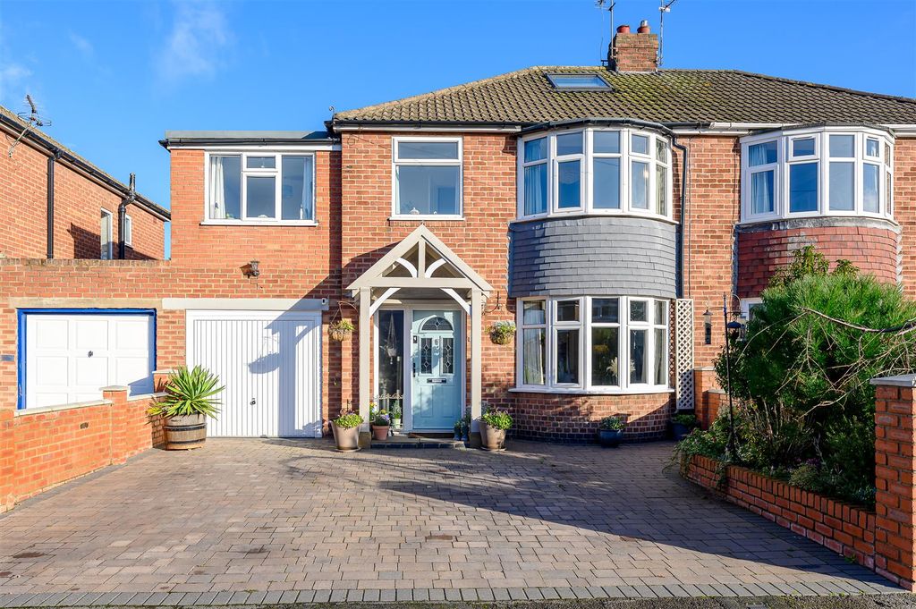 Property photo 1 of 19 External