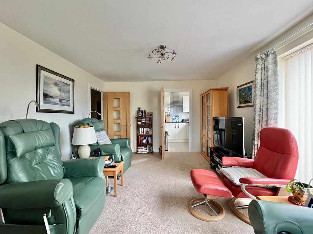 Property photo 3 of 24 Living Room