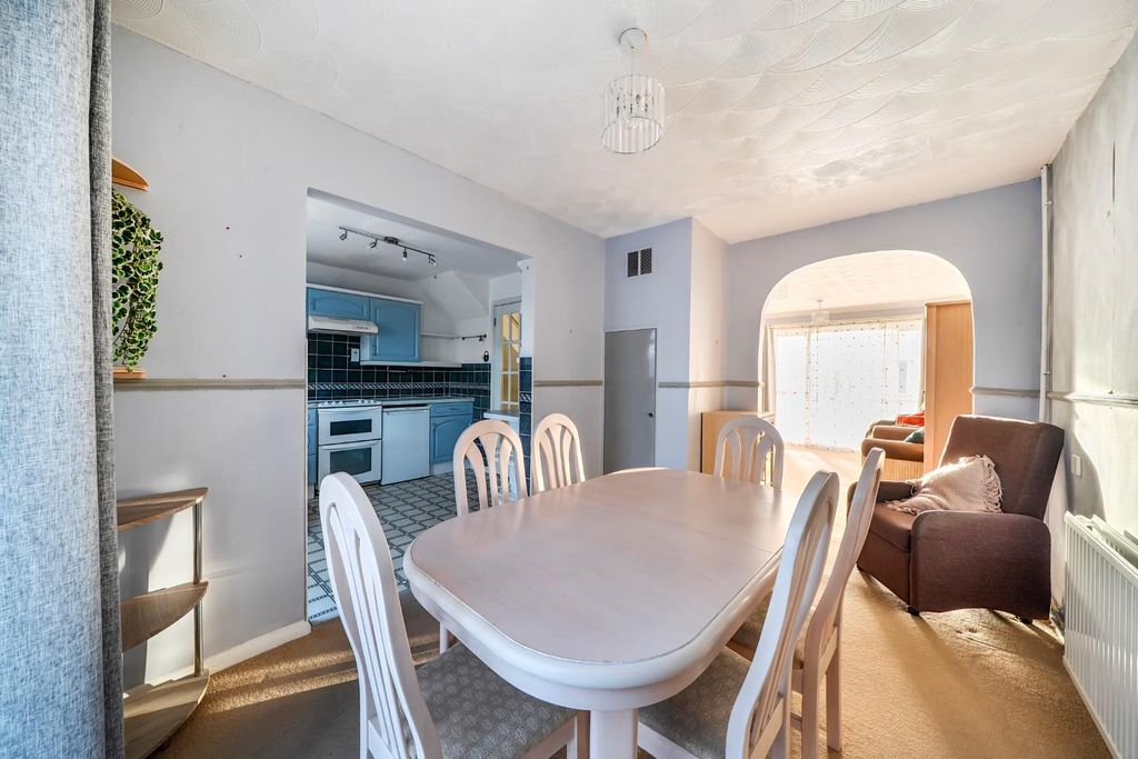 Property photo 3 of 16 1397034-4-695E388473467.Jpg