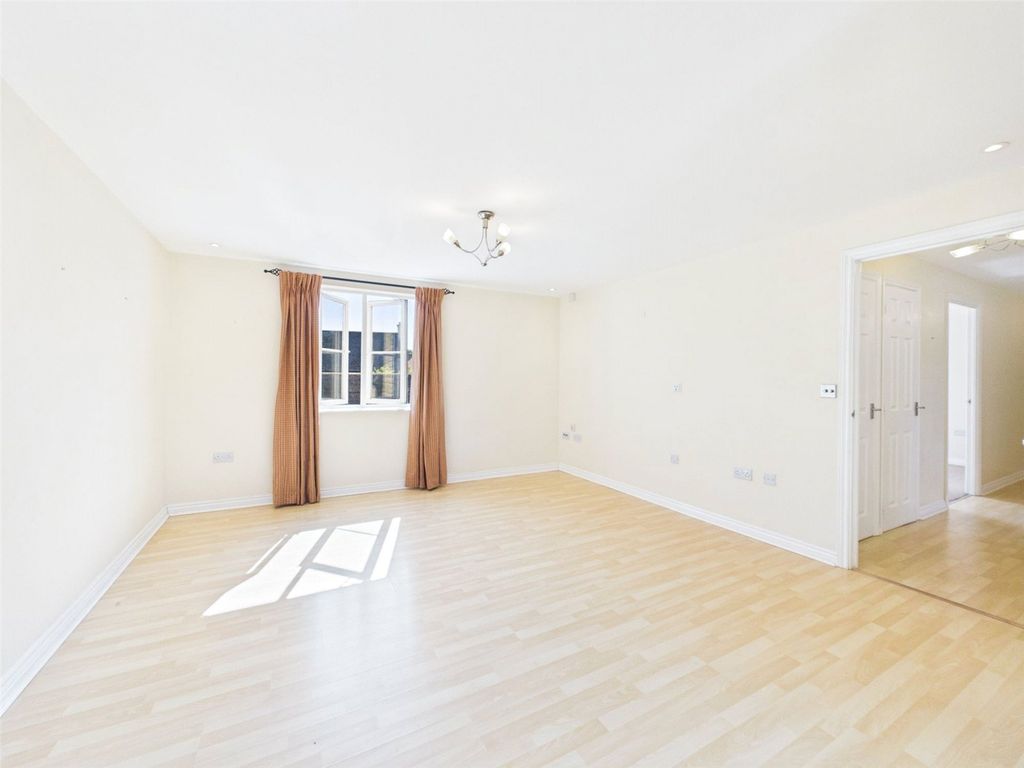 Property photo 3 of 19 Living Room